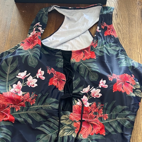 Floral Print Swimsuit Tankini Top Lace-Up Front NWOT - Picture 1 of 4
